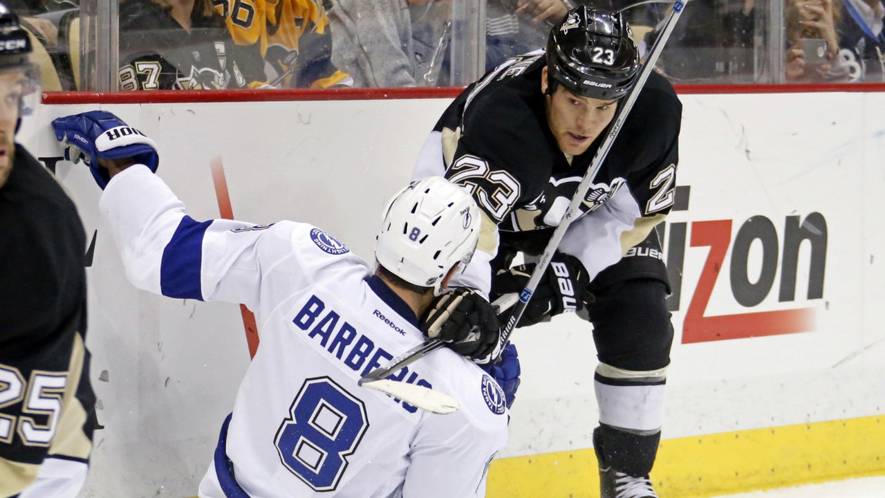 Lightning drop second straight of five-game trip in loss vs. Penguins